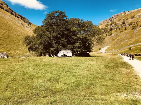 Affiche Vanlife Angleterre - Malham Cove (5)