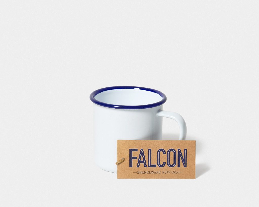 Tasse émaillée blanche à liseré bleu de Falcon